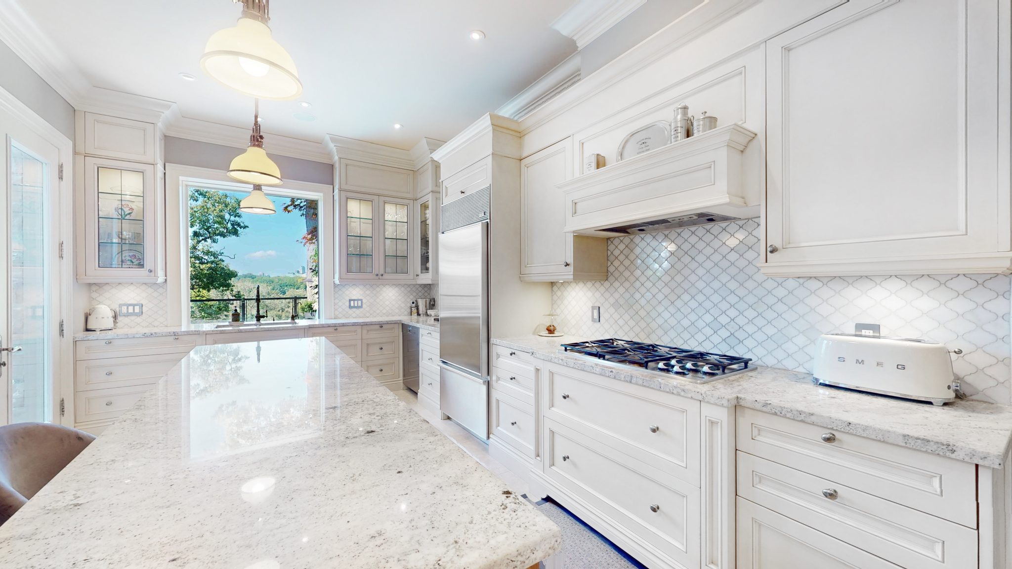 Royal LePage Blog | Canadian Real Estate News | Featured Listing: 5,000 ...