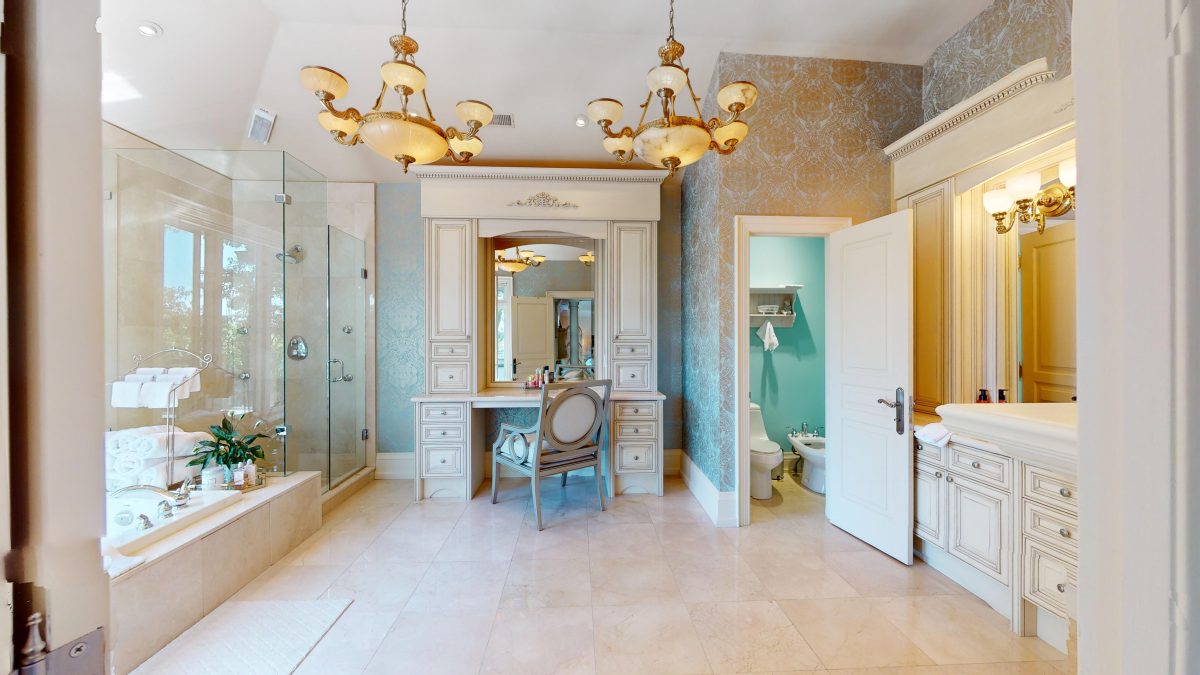 Royal LePage Blog | Canadian Real Estate News | Featured Listing: 5,000 ...